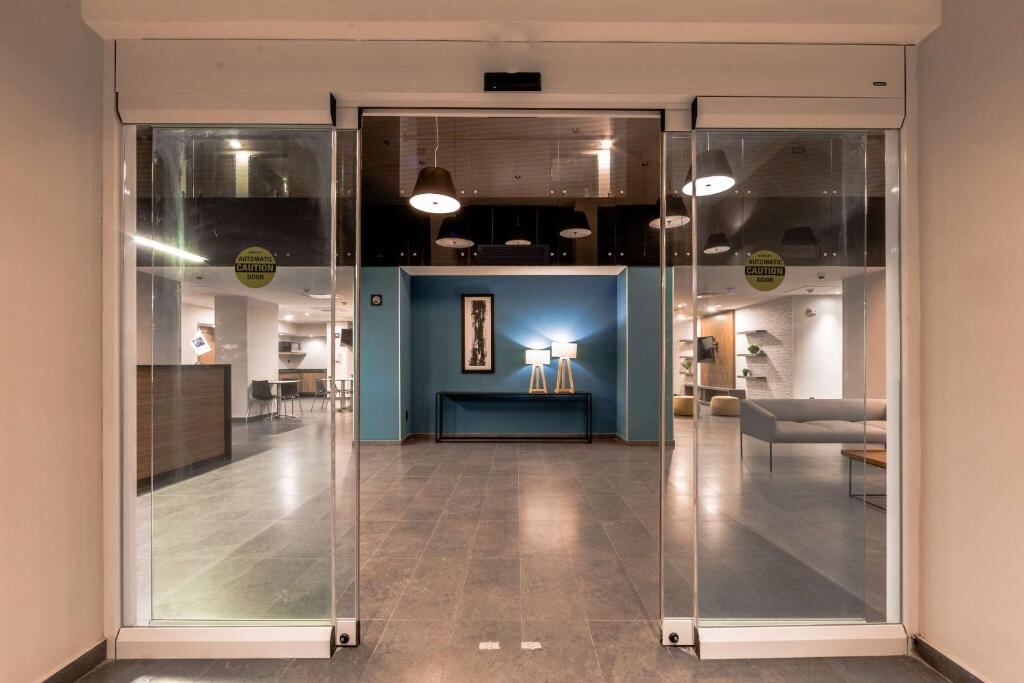 Entrance to Comfort Inn Delicias
